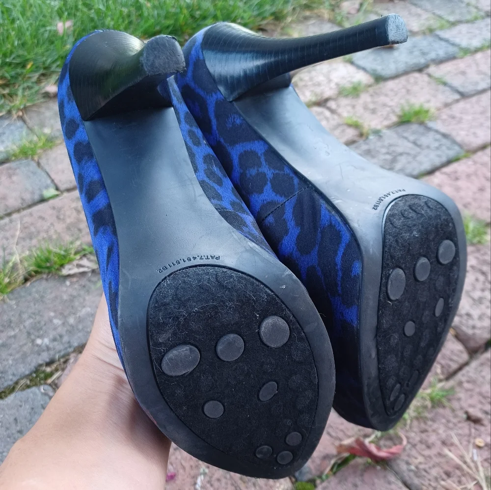 Vintage y2k Carlos Santana platform black blue platform cheetah pumps heels 6.5